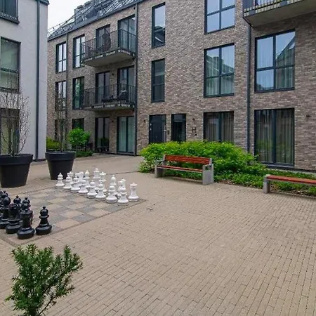 W-terrace & Garage Prk, Netflix, Ng Charm In Old Town *