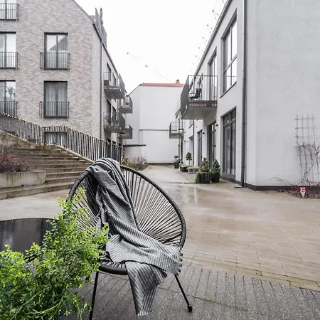 W-terrace & Garage Prk, Netflix, Ng Charm In Old Town