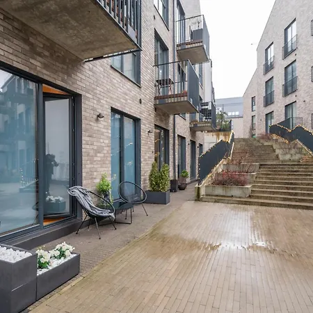 W-terrace & Garage Prk, Netflix, Ng Charm In Old Town